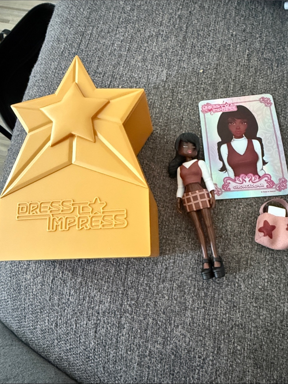 Dress to impress Mystery Model
Chic Academia doll grey1